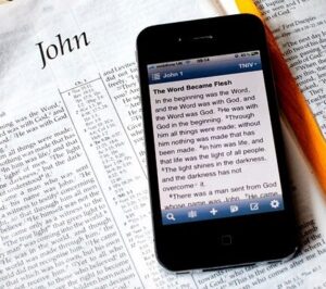 Pourquoi je lis ma Bible sur mon smartphone